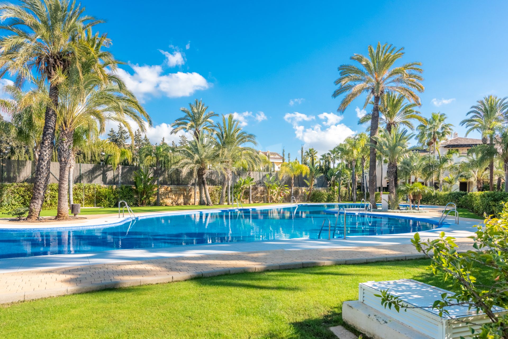 Apartamento Planta Baja en Medina de Banús, Marbella