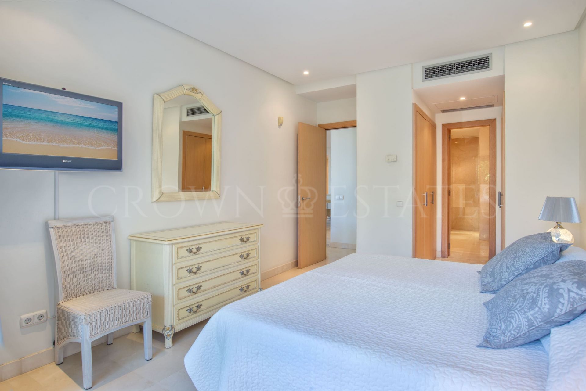 Apartment for sale in Alcazaba Beach, Estepona