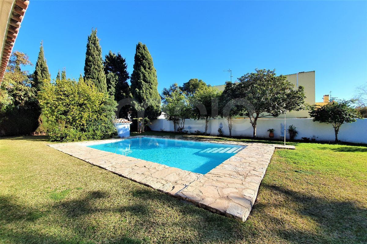 Villa till salu i Atalaya, Estepona