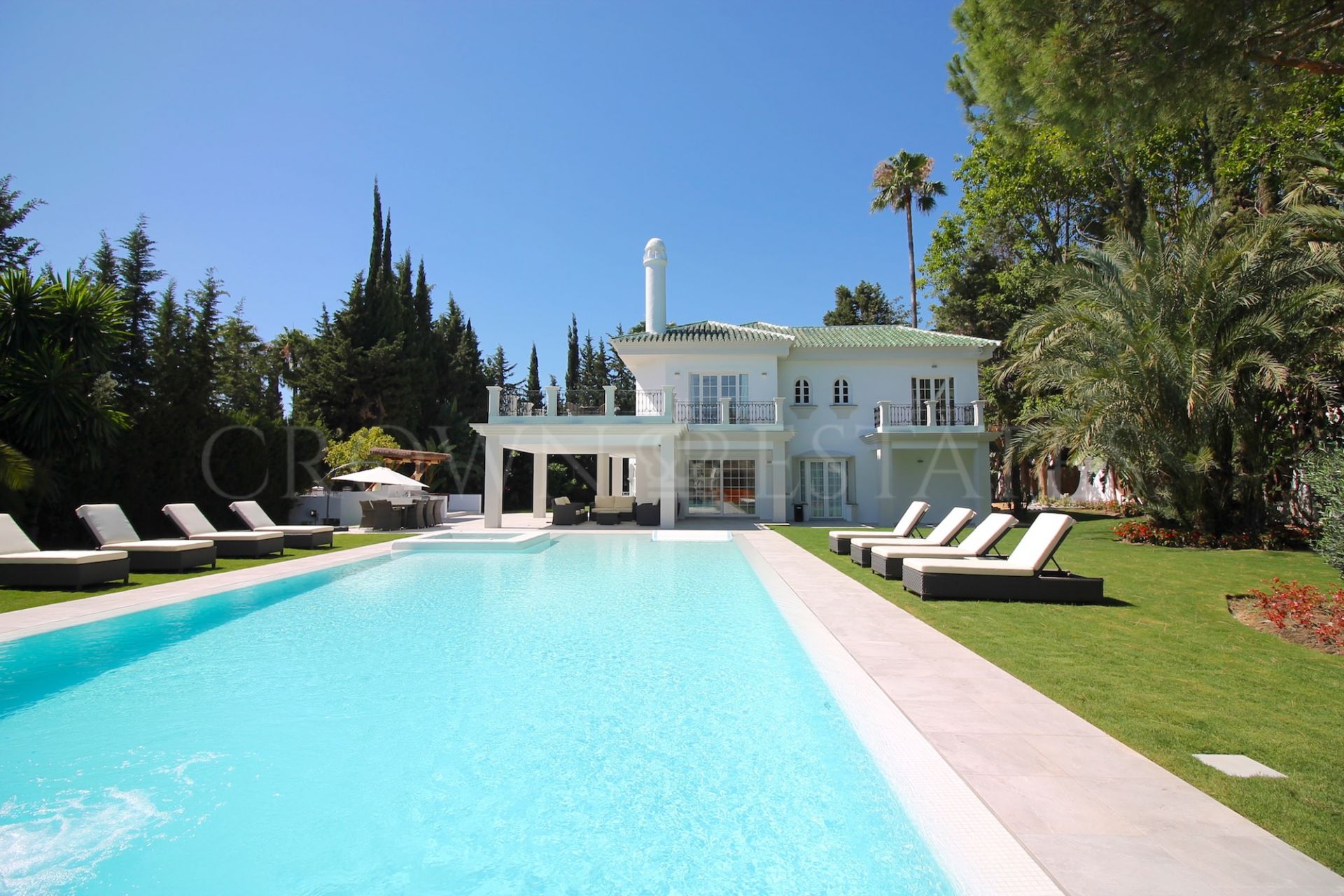 Villa in Parcelas del Golf, Nueva Andalucia