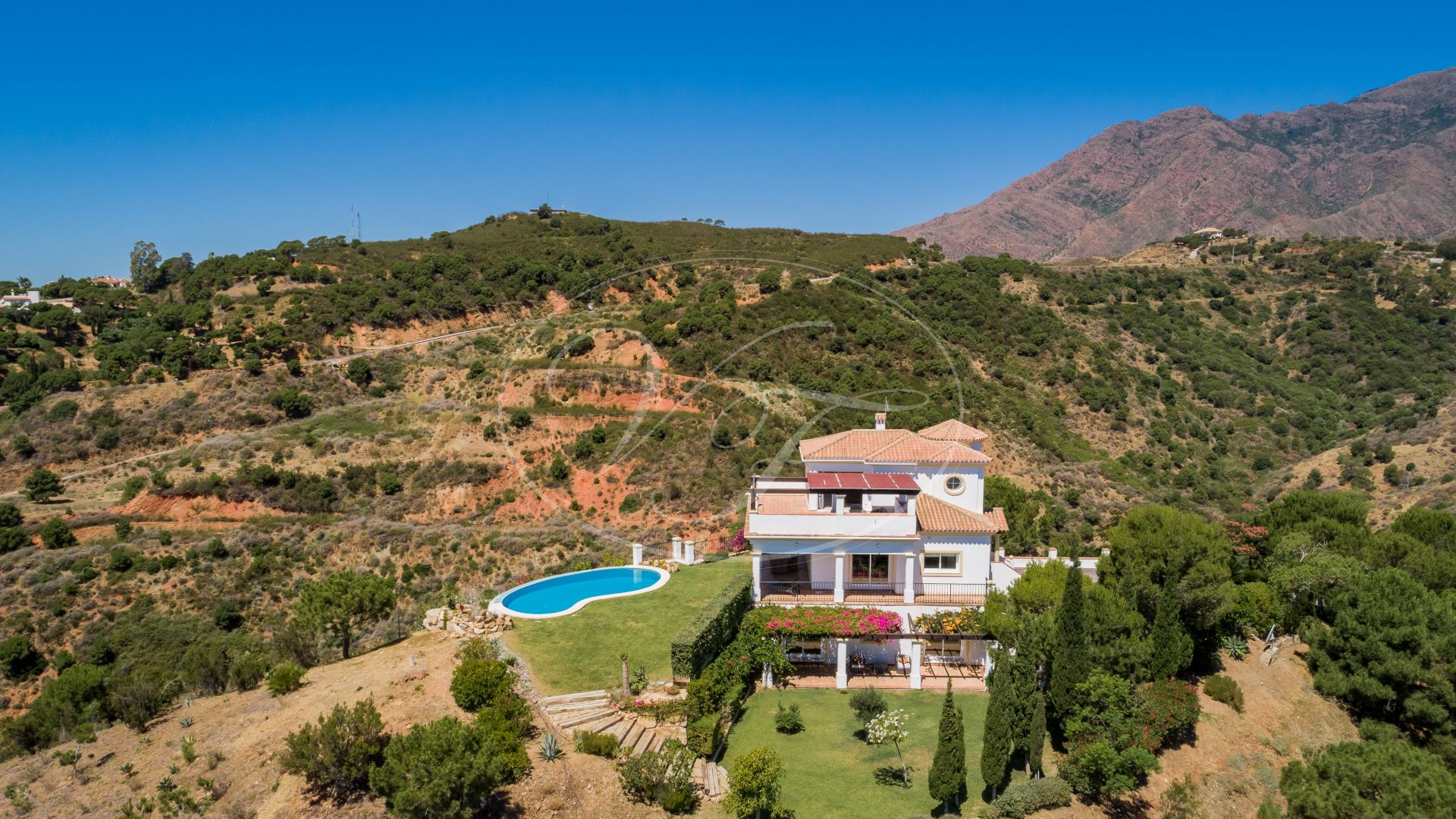 Villa for sale in Los Reales - Sierra Estepona