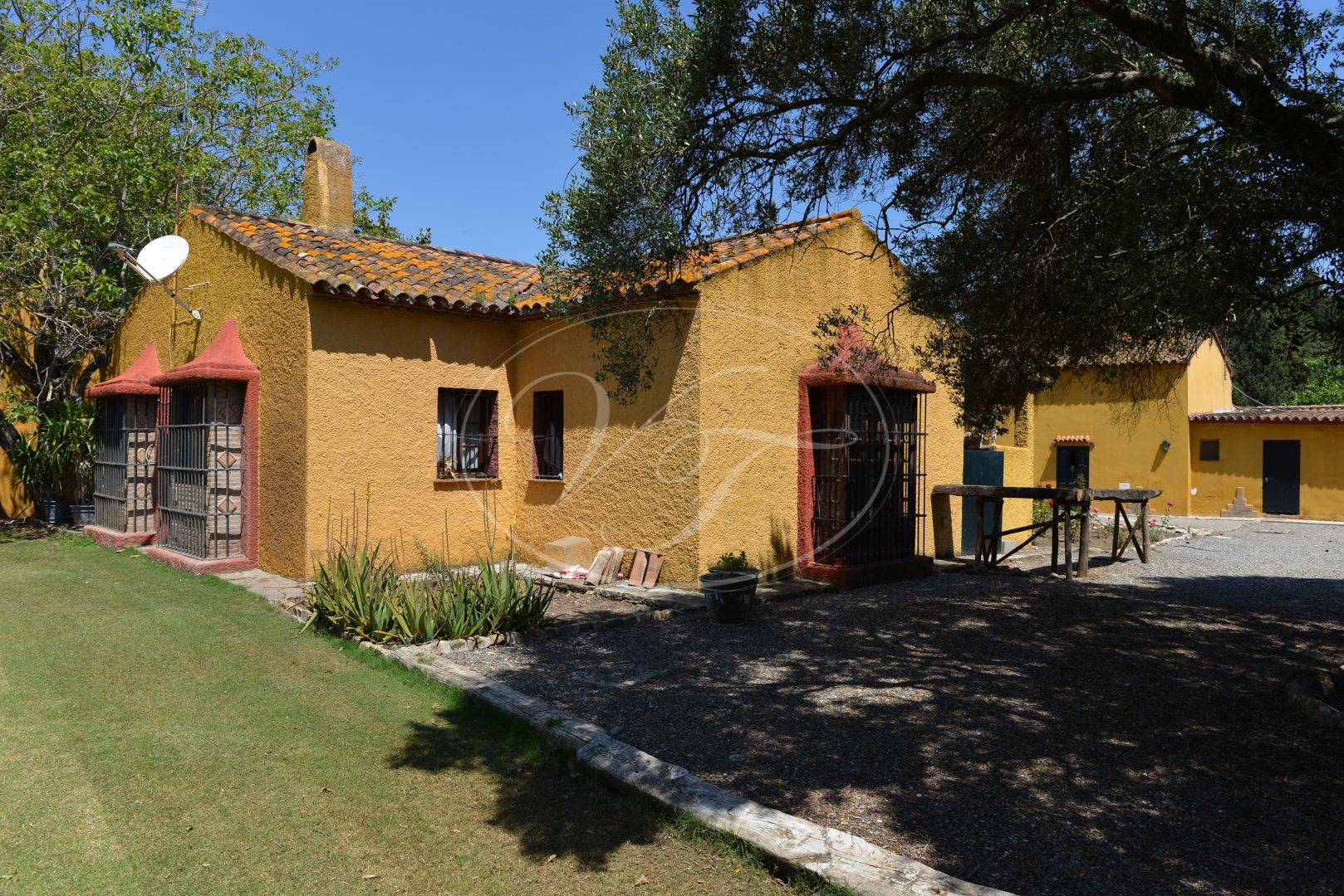 Estate for sale in Jimena de La Frontera