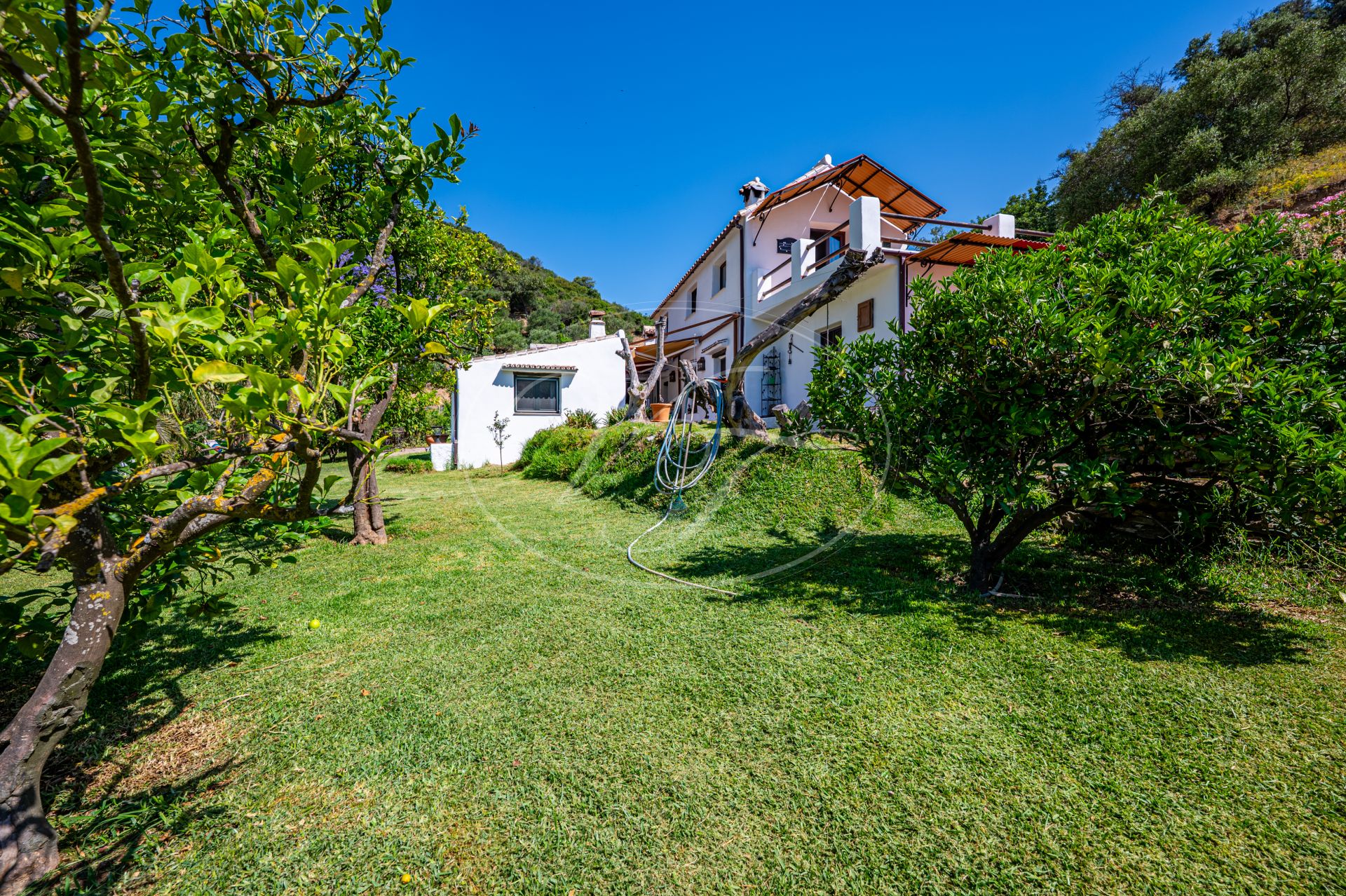 Finca for sale in Casares
