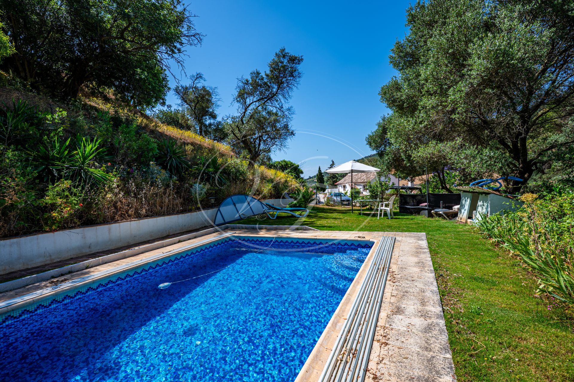 Finca for sale in Casares