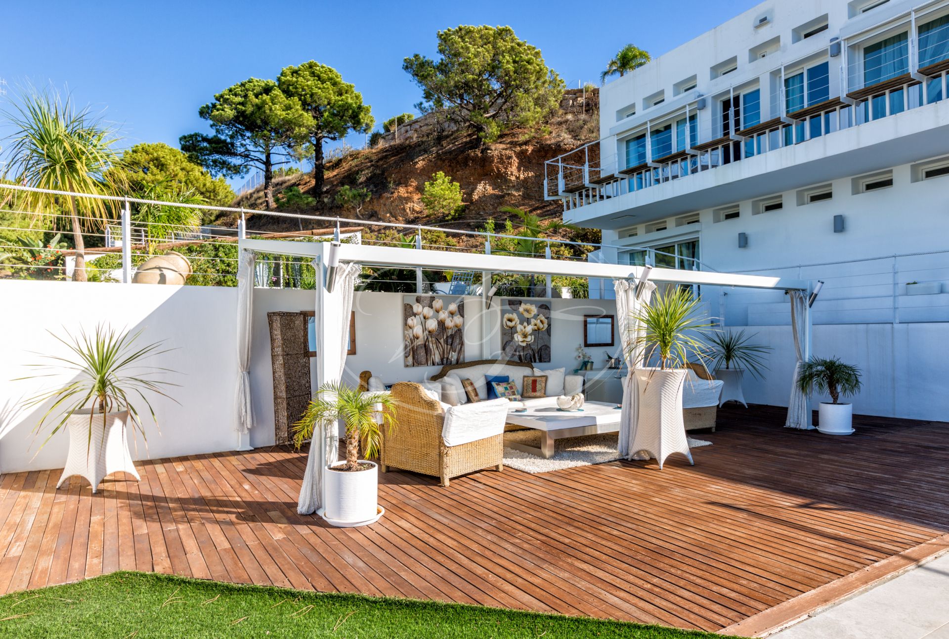 Villa for sale in Los Reales - Sierra Estepona, Altos de Estepona