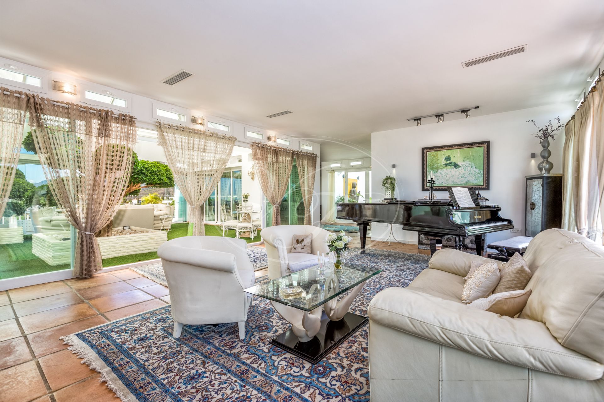 Villa for sale in Los Reales - Sierra Estepona, Altos de Estepona