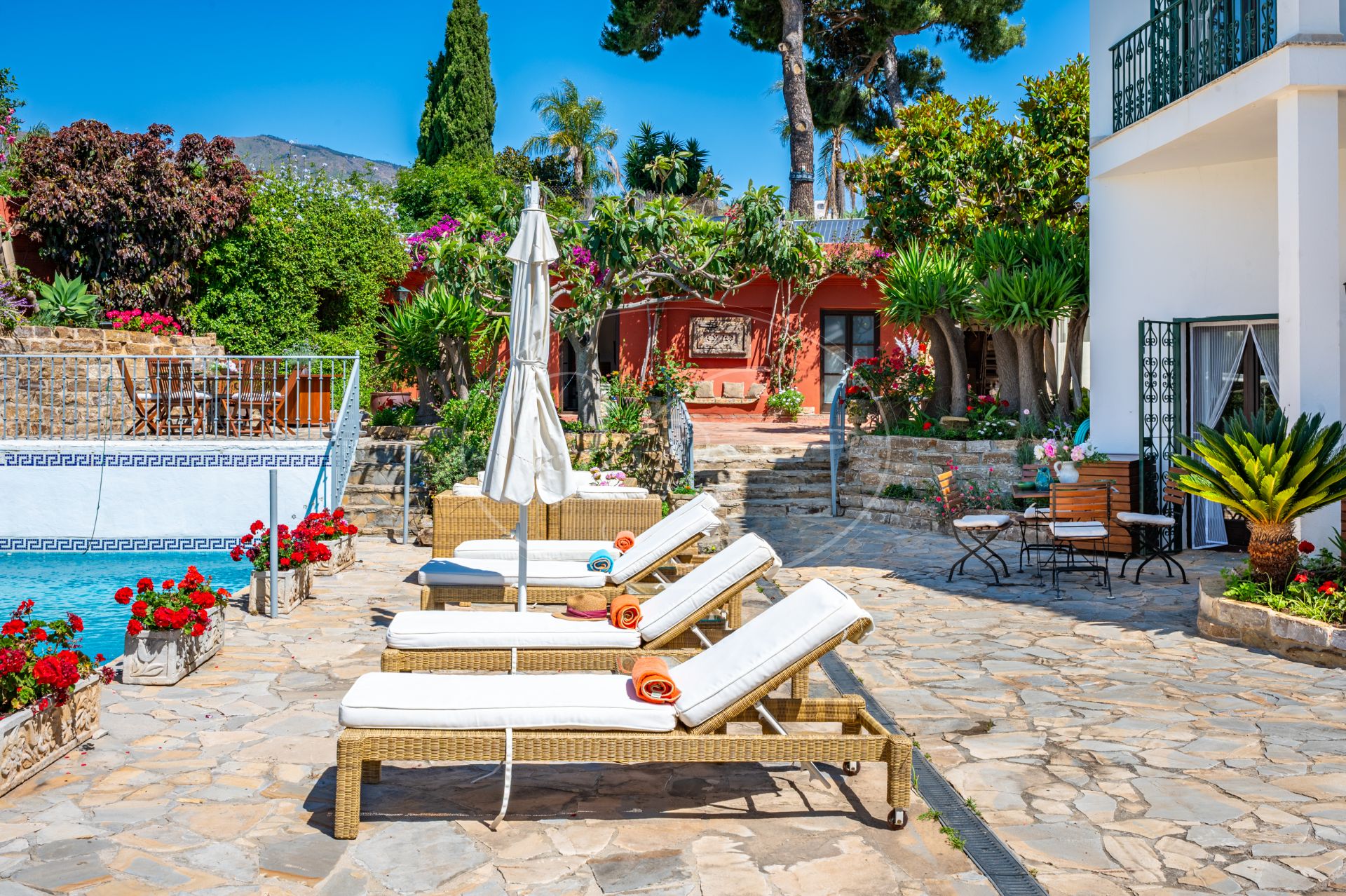 Villa for sale in Los Reales - Sierra Estepona, Altos de Estepona