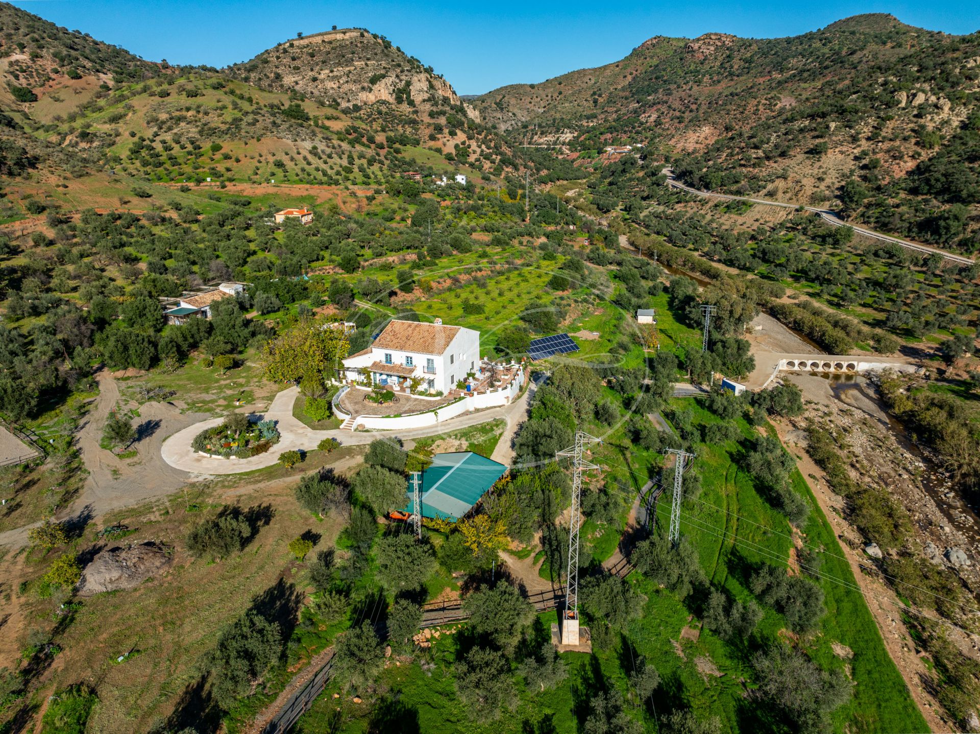 Finca for sale in Almogia