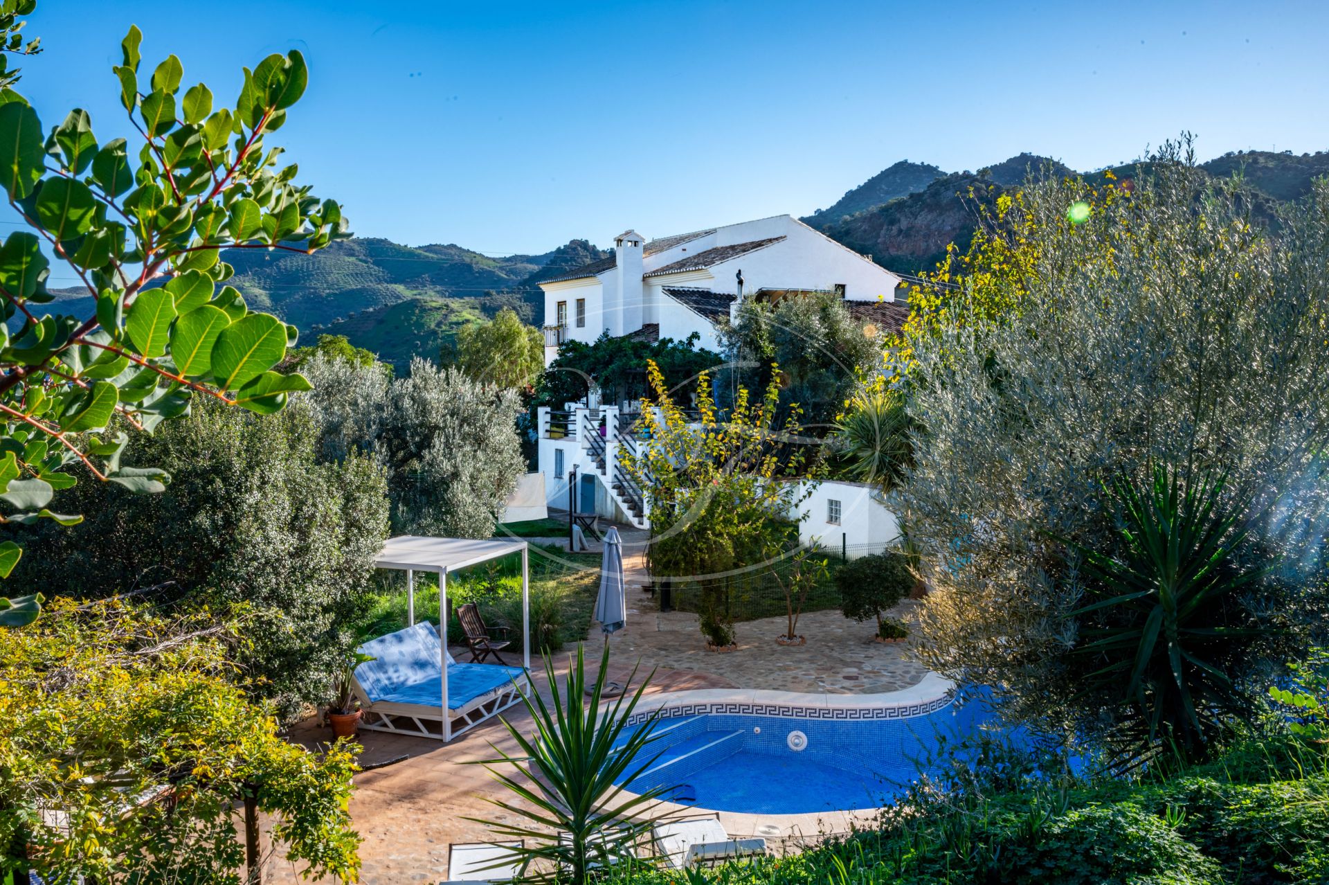 Finca for sale in Almogia