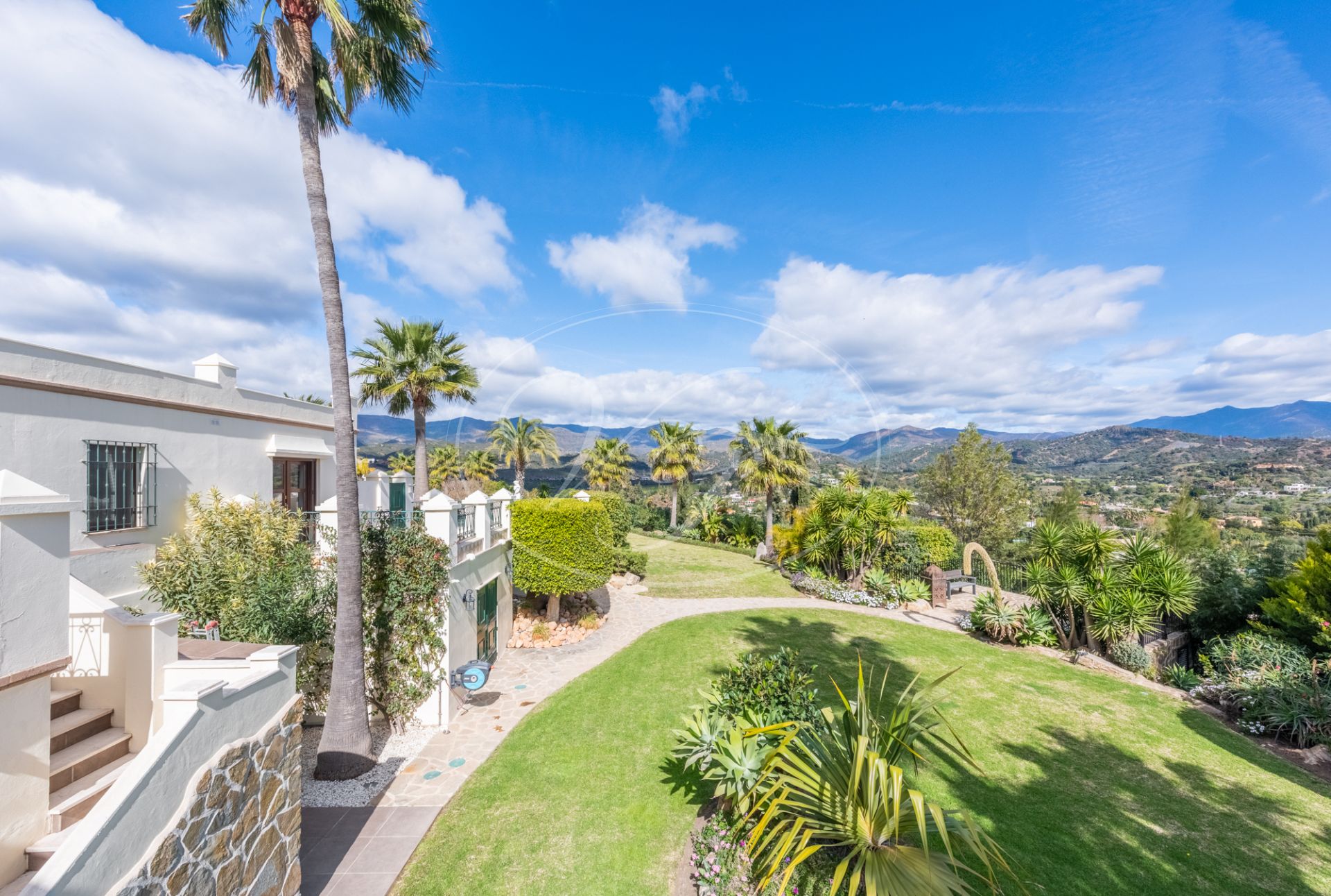 Villa en venta en New Golden Mile, Estepona Este