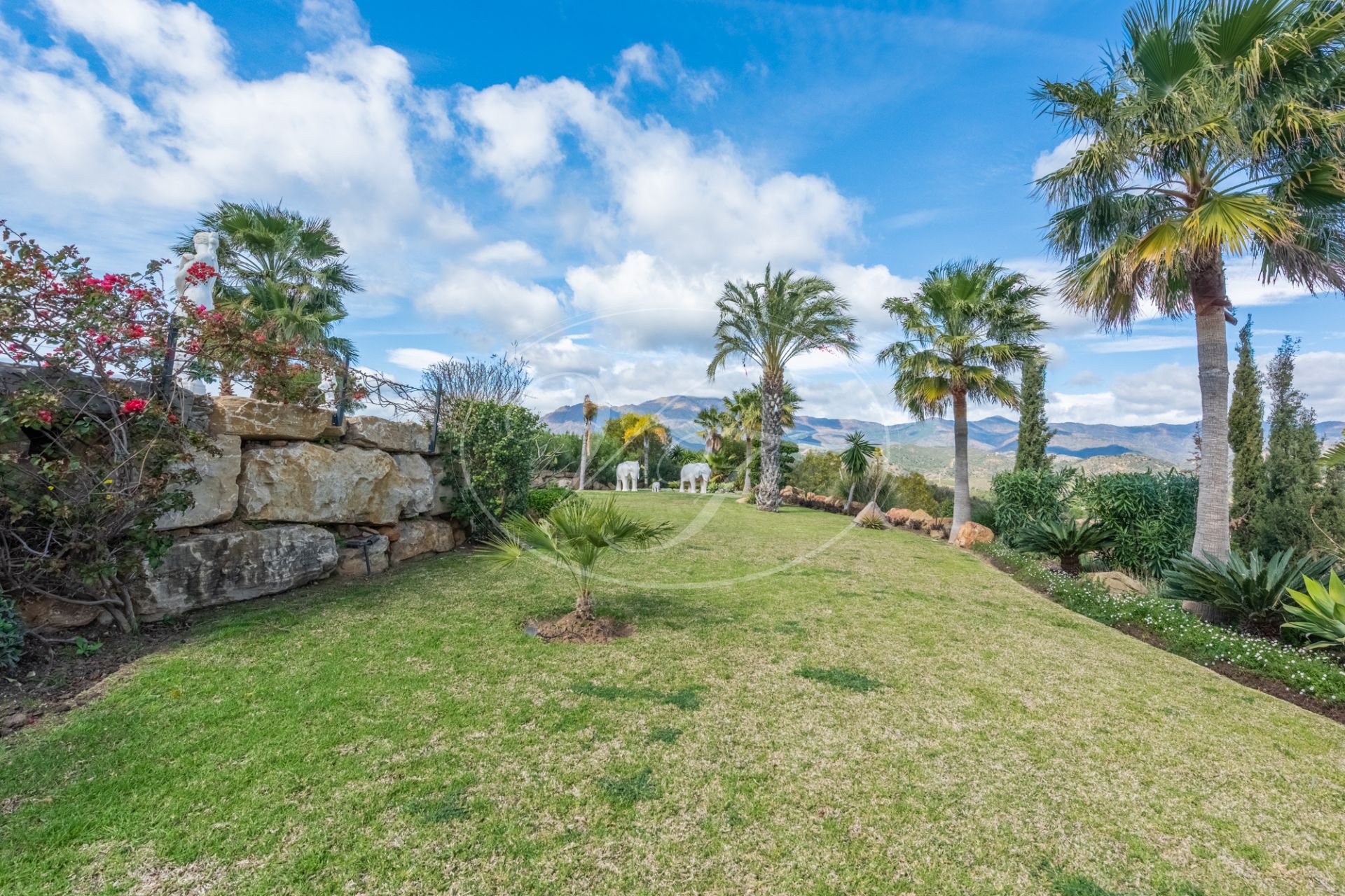 Villa en venta en New Golden Mile, Estepona Este