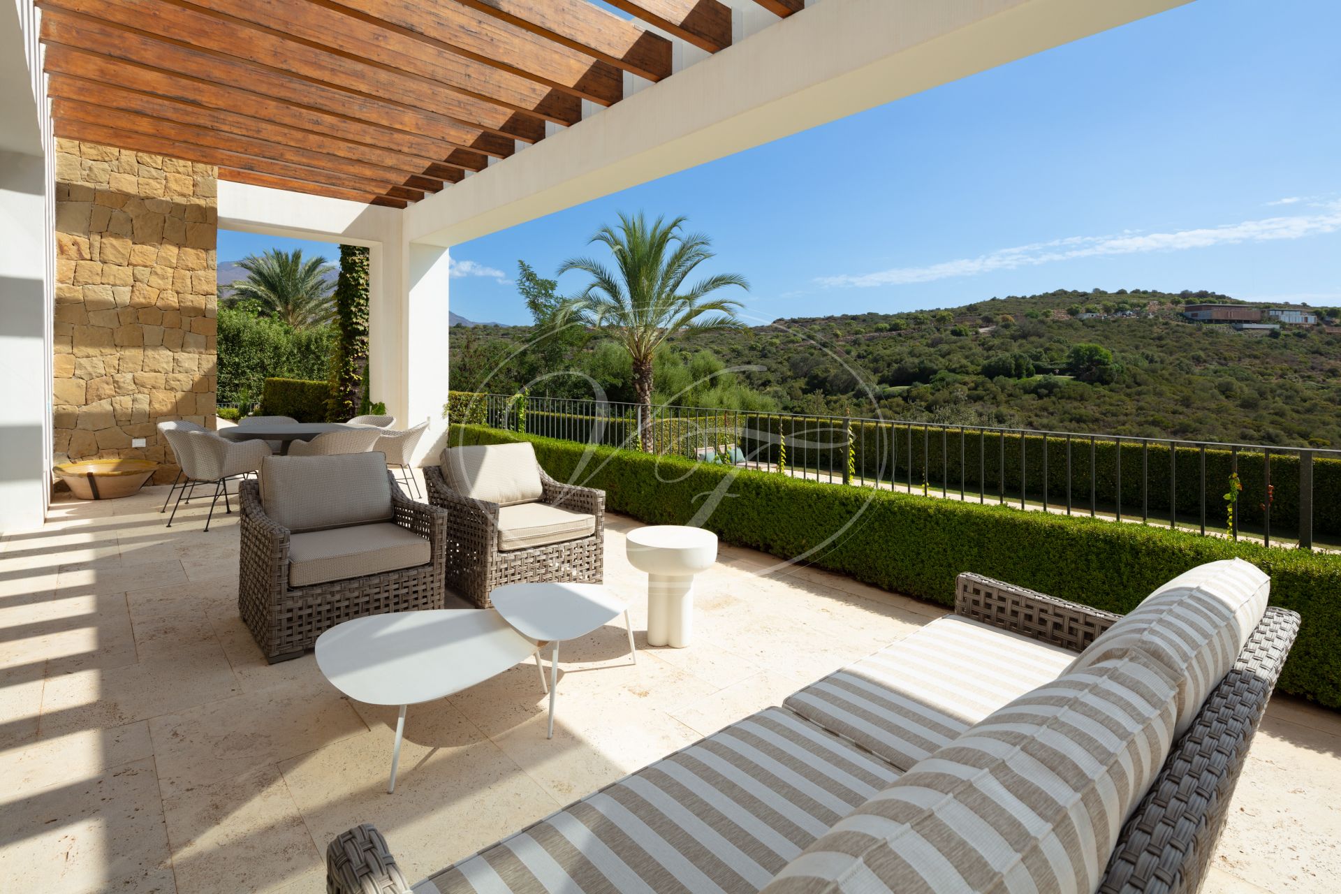 Villa for sale in Casares