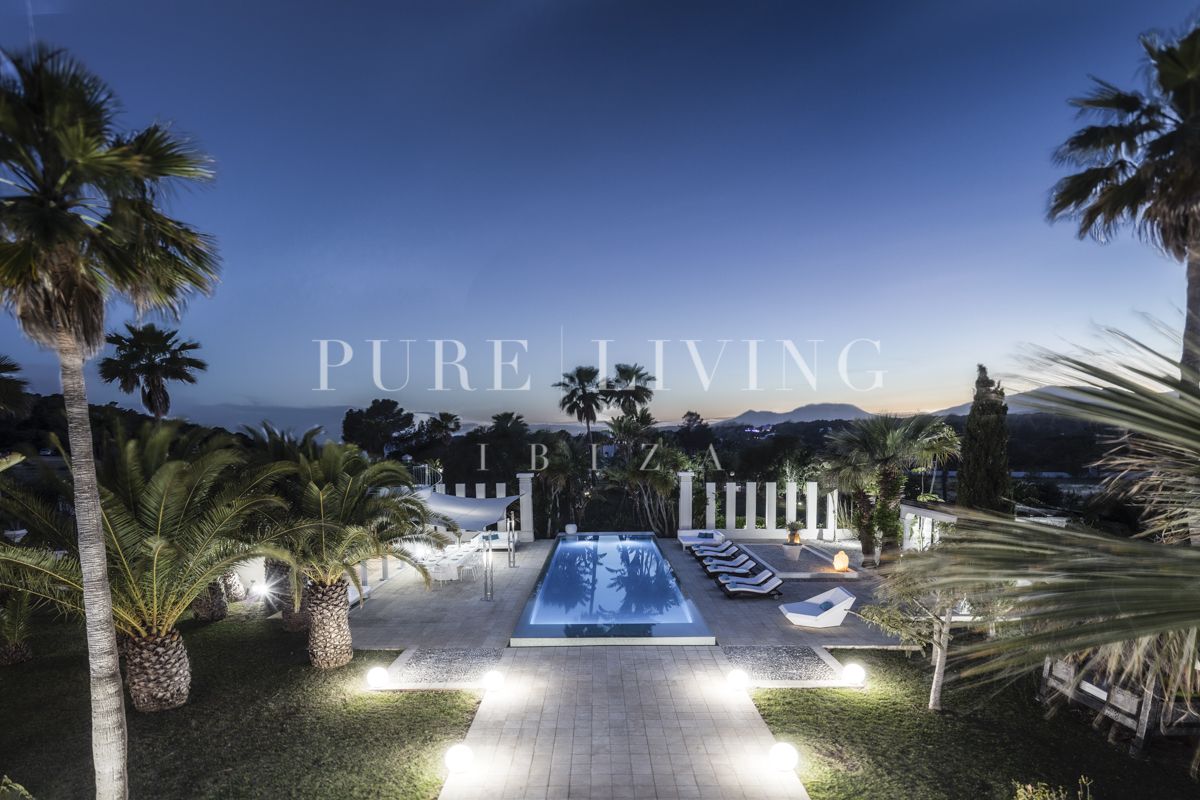 Stunning 4-Bedroom Mansion with Sea Views, Pool & Tennis Court in Cala Jondal
