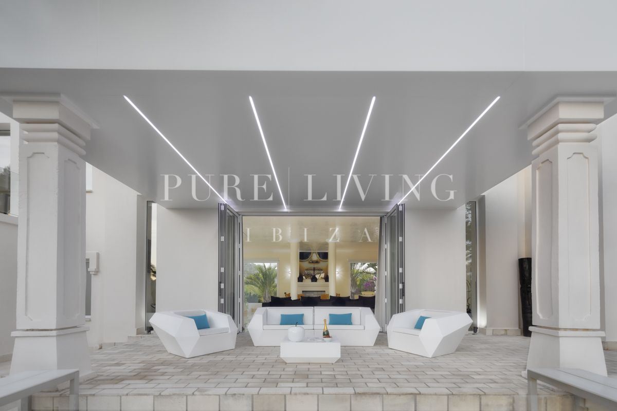 Stunning 4-Bedroom Mansion with Sea Views, Pool & Tennis Court in Cala Jondal