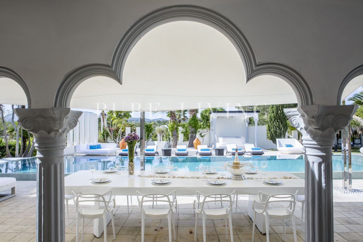 Stunning 4-Bedroom Mansion with Sea Views, Pool & Tennis Court in Cala Jondal