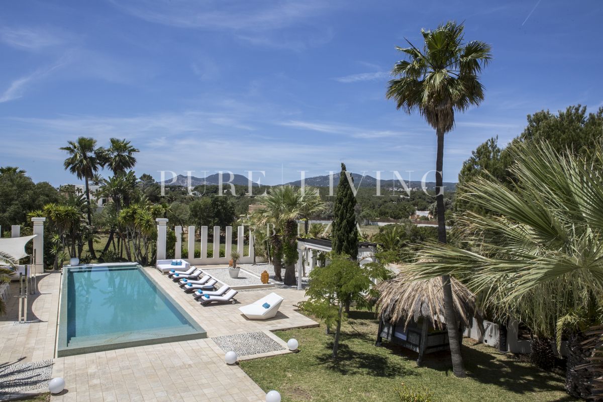 Stunning 4-Bedroom Mansion with Sea Views, Pool & Tennis Court in Cala Jondal
