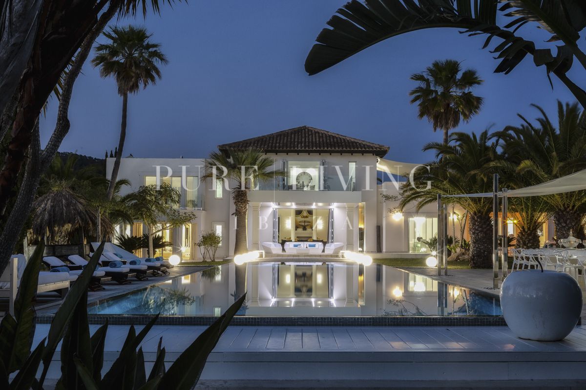 Stunning 4-Bedroom Mansion with Sea Views, Pool & Tennis Court in Cala Jondal