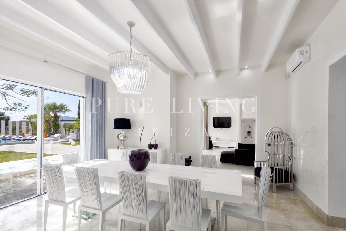 Stunning 4-Bedroom Mansion with Sea Views, Pool & Tennis Court in Cala Jondal