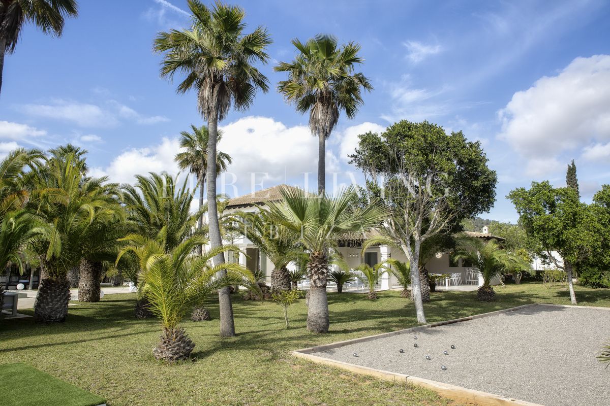 Stunning 4-Bedroom Mansion with Sea Views, Pool & Tennis Court in Cala Jondal