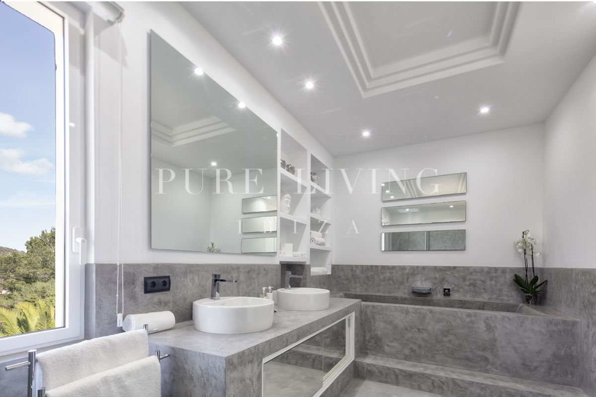 Stunning 4-Bedroom Mansion with Sea Views, Pool & Tennis Court in Cala Jondal