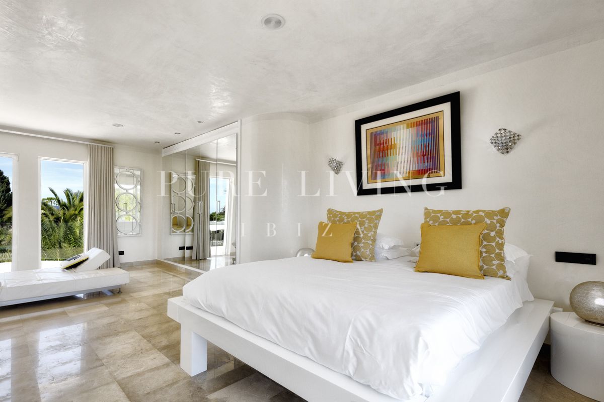 Stunning 4-Bedroom Mansion with Sea Views, Pool & Tennis Court in Cala Jondal