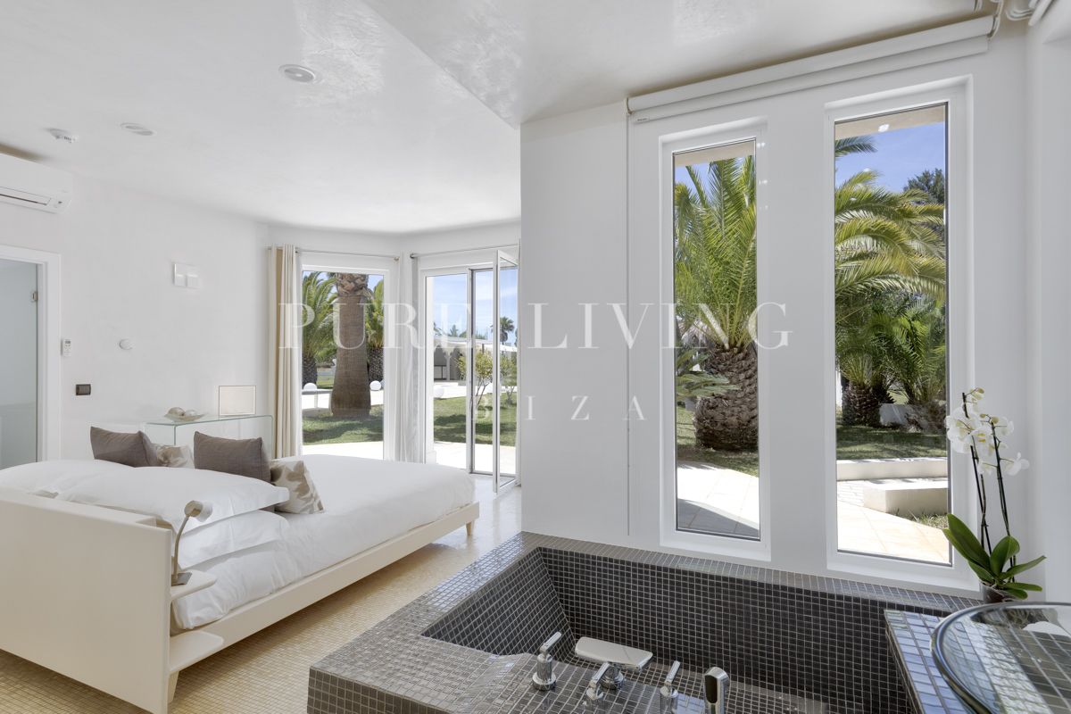 Stunning 4-Bedroom Mansion with Sea Views, Pool & Tennis Court in Cala Jondal