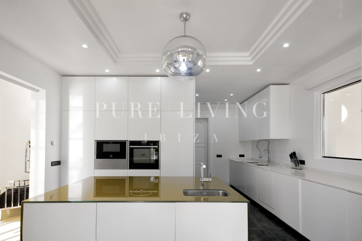 Stunning 4-Bedroom Mansion with Sea Views, Pool & Tennis Court in Cala Jondal