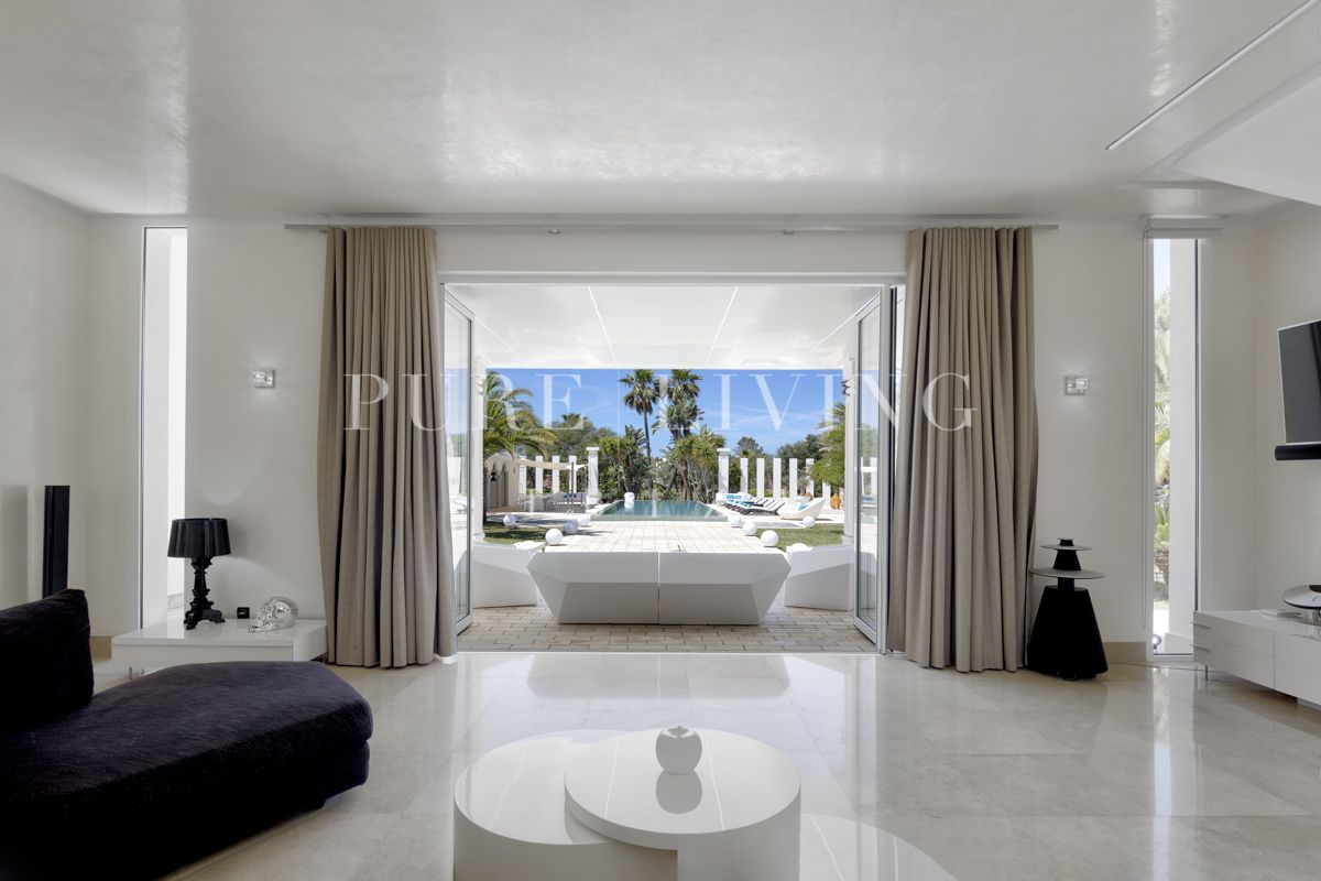 Stunning 4-Bedroom Mansion with Sea Views, Pool & Tennis Court in Cala Jondal