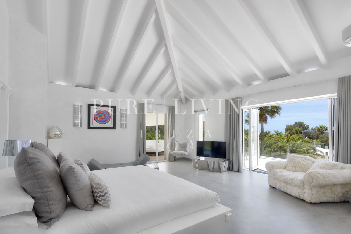 Stunning 4-Bedroom Mansion with Sea Views, Pool & Tennis Court in Cala Jondal