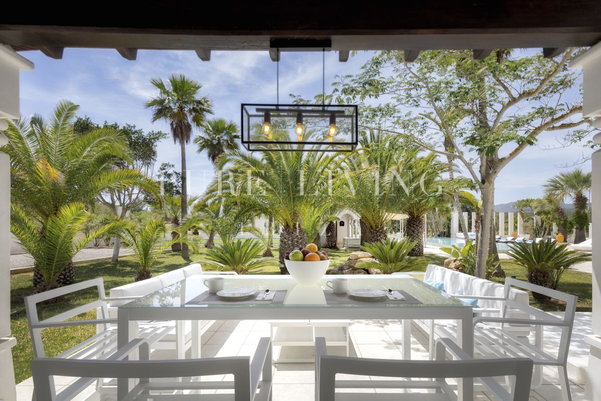Stunning 4-Bedroom Mansion with Sea Views, Pool & Tennis Court in Cala Jondal