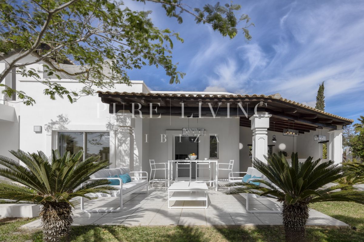 Stunning 4-Bedroom Mansion with Sea Views, Pool & Tennis Court in Cala Jondal