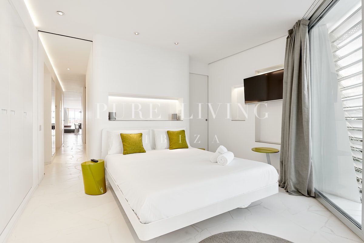 Luxe Jean Nouvel Appartement in Ibiza met panoramisch uitzicht en exclusieve voorzieningen