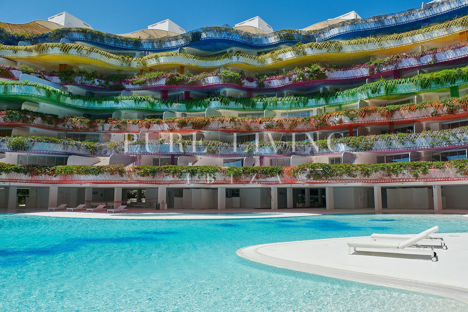 Luxe Jean Nouvel Appartement in Ibiza met panoramisch uitzicht en exclusieve voorzieningen