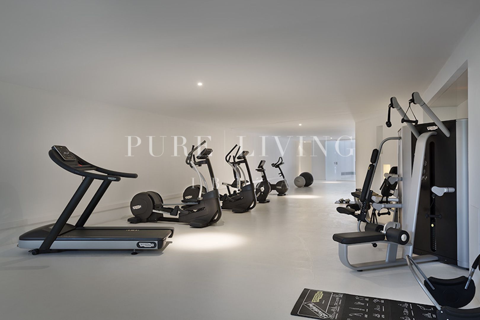 Luxe Jean Nouvel Appartement in Ibiza met panoramisch uitzicht en exclusieve voorzieningen