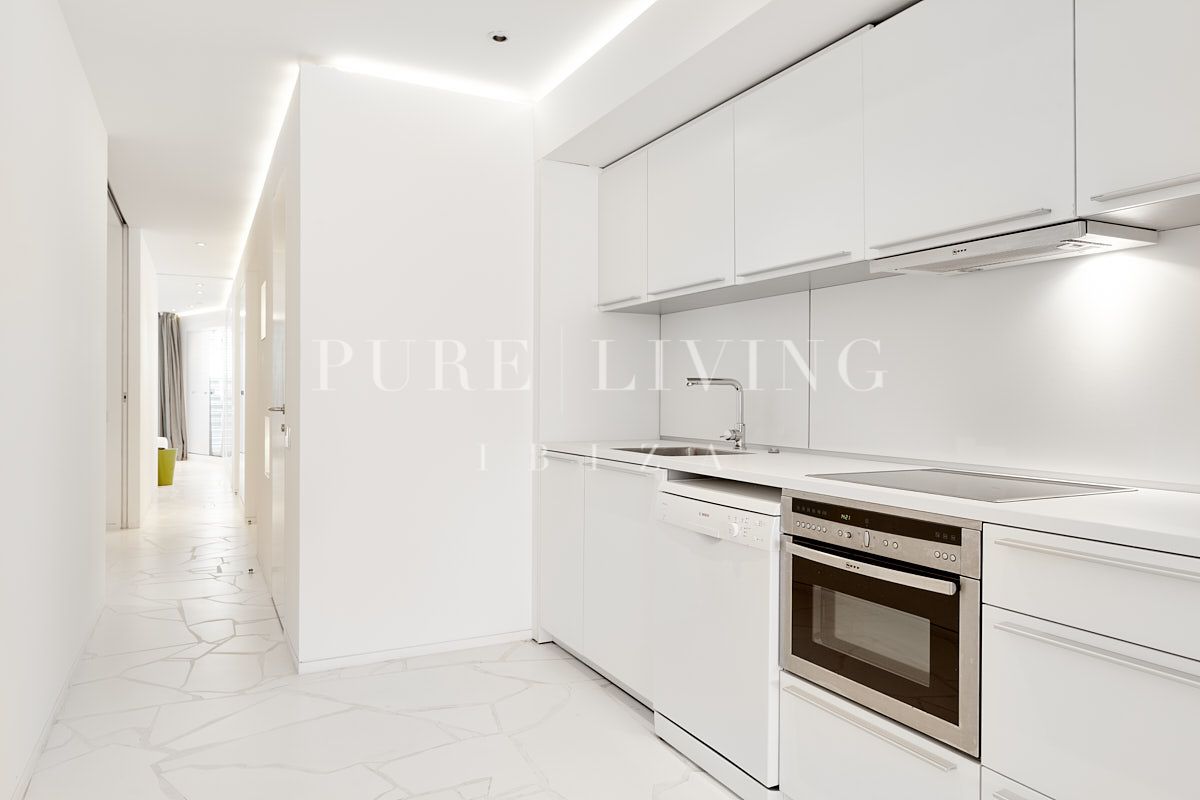 Luxe Jean Nouvel Appartement in Ibiza met panoramisch uitzicht en exclusieve voorzieningen