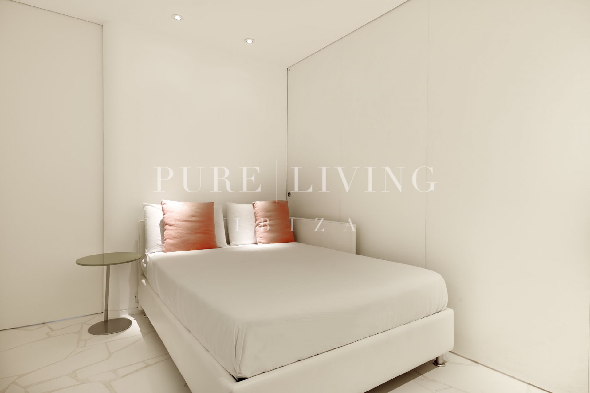 Impresionante Apartamento de 2 Dormitorios en Venta en Las Boas, Marina Botafoch, Ibiza