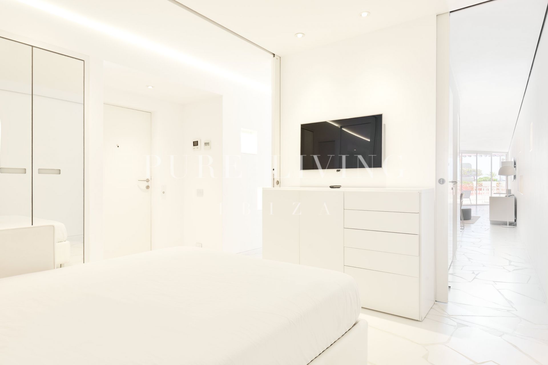 Impresionante Apartamento de 2 Dormitorios en Venta en Las Boas, Marina Botafoch, Ibiza