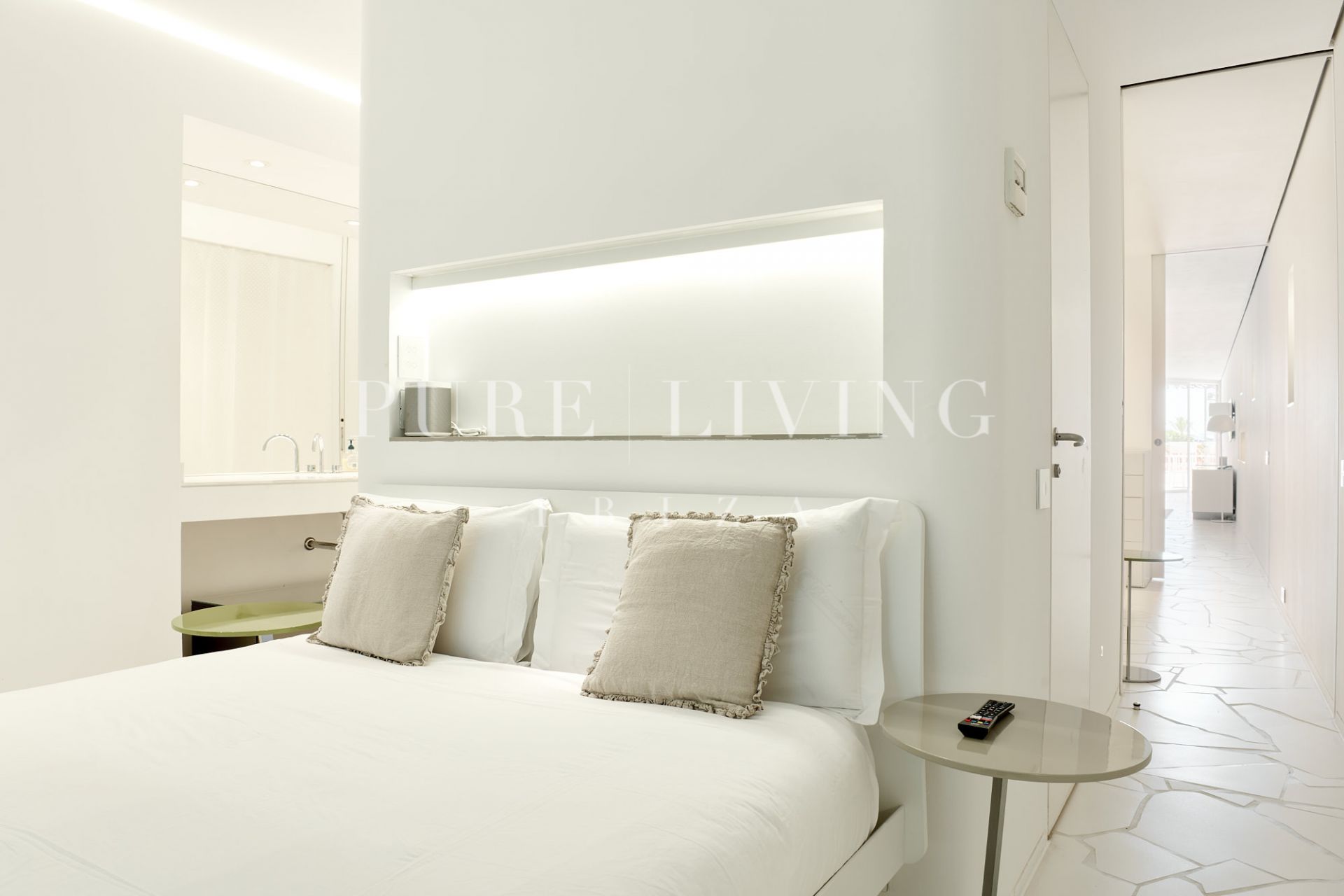 Impresionante Apartamento de 2 Dormitorios en Venta en Las Boas, Marina Botafoch, Ibiza