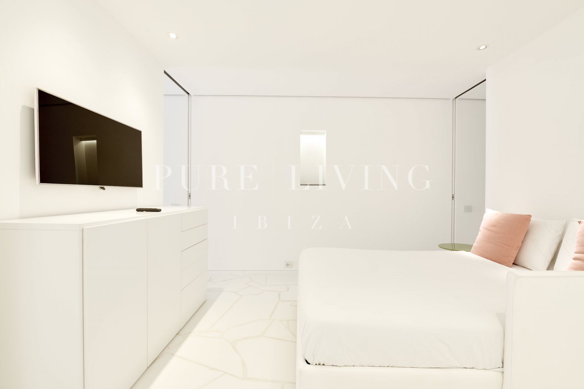 Impresionante Apartamento de 2 Dormitorios en Venta en Las Boas, Marina Botafoch, Ibiza