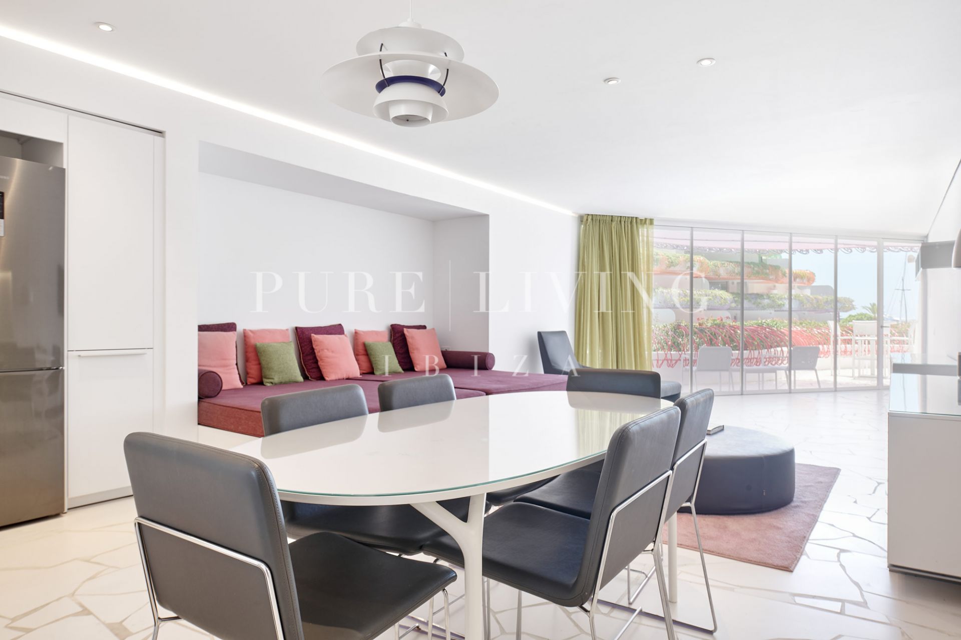 Impresionante Apartamento de 2 Dormitorios en Venta en Las Boas, Marina Botafoch, Ibiza