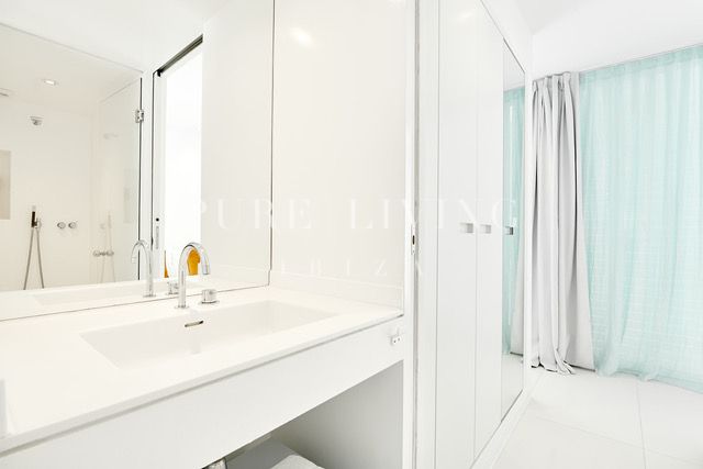 Sofisticada villa moderna con impresionantes vistas en Illa Plana, Ibiza