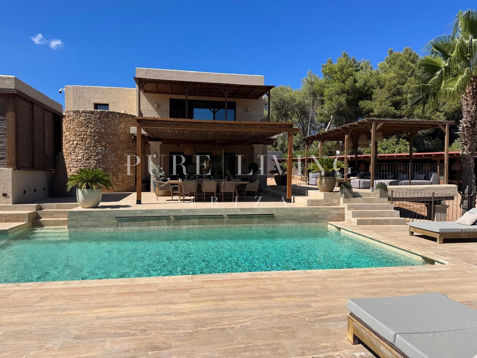Villa for sale in Santa Eulalia del Río