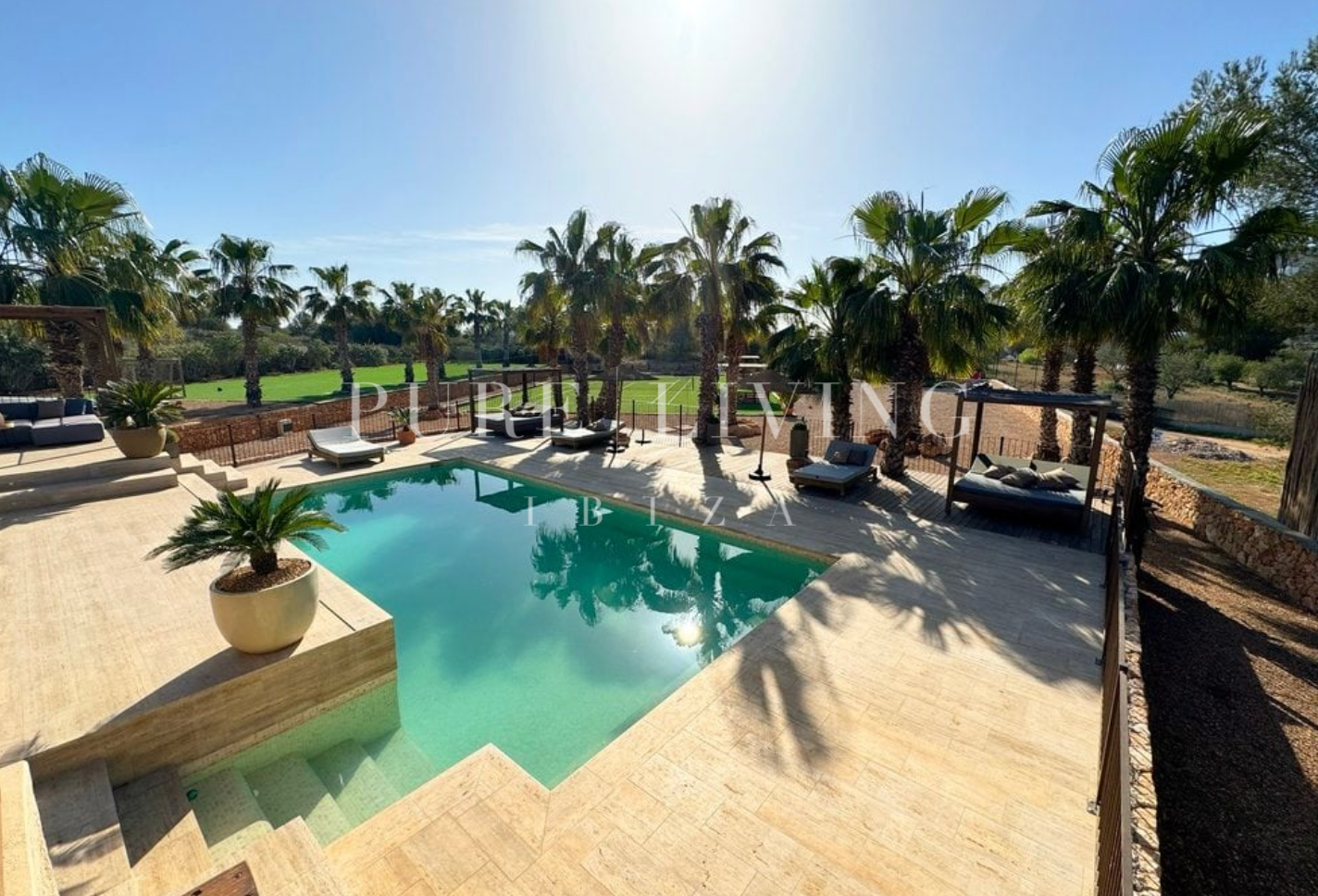 Villa for sale in Santa Eulalia del Río