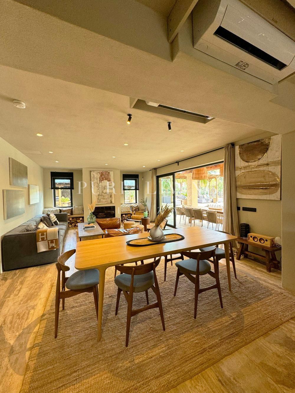 Villa for sale in Santa Eulalia del Río