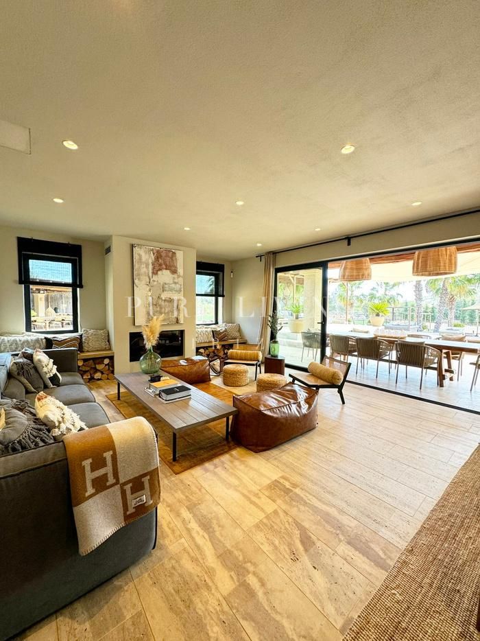 Villa for sale in Santa Eulalia del Río