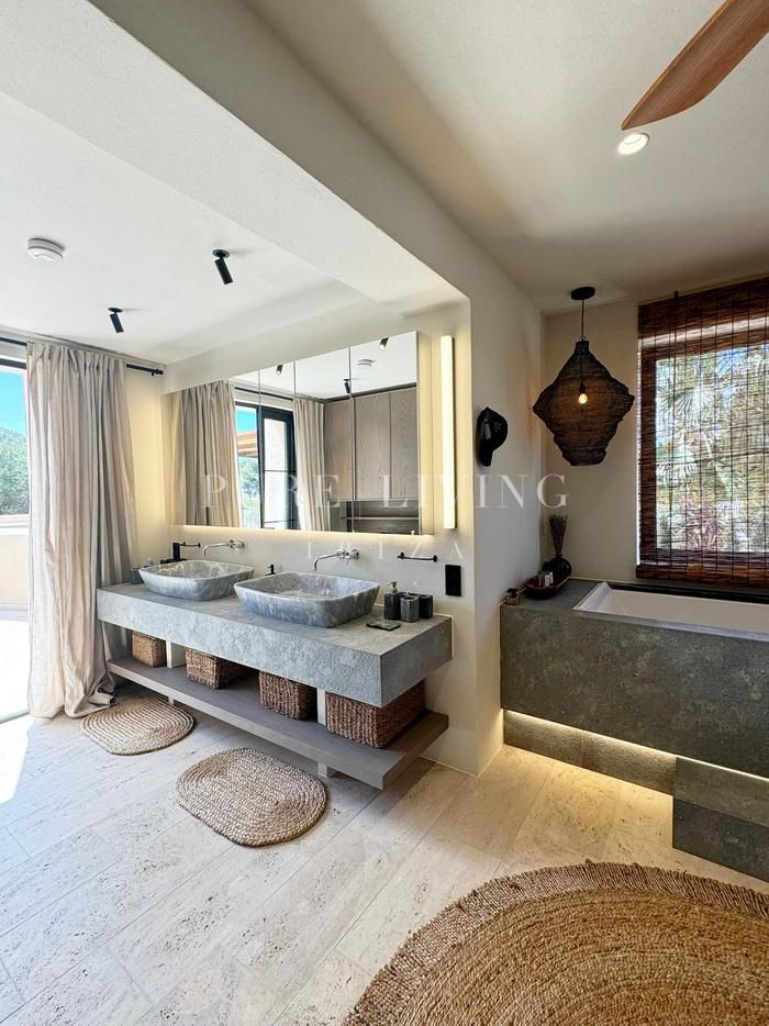 Villa for sale in Santa Eulalia del Río