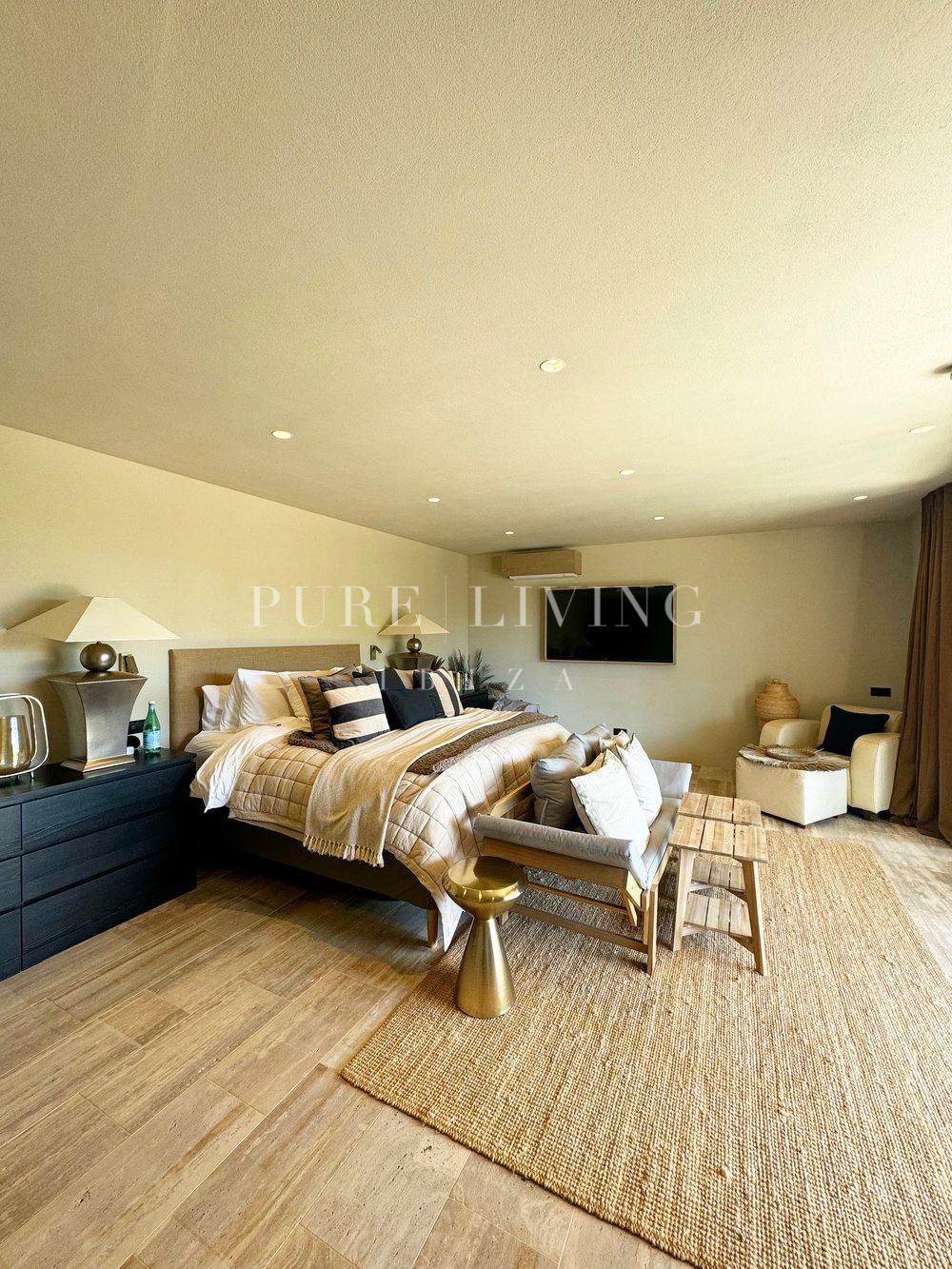 Villa for sale in Santa Eulalia del Río