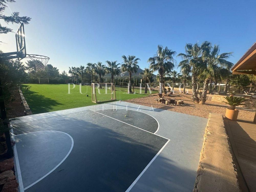 Villa for sale in Santa Eulalia del Río