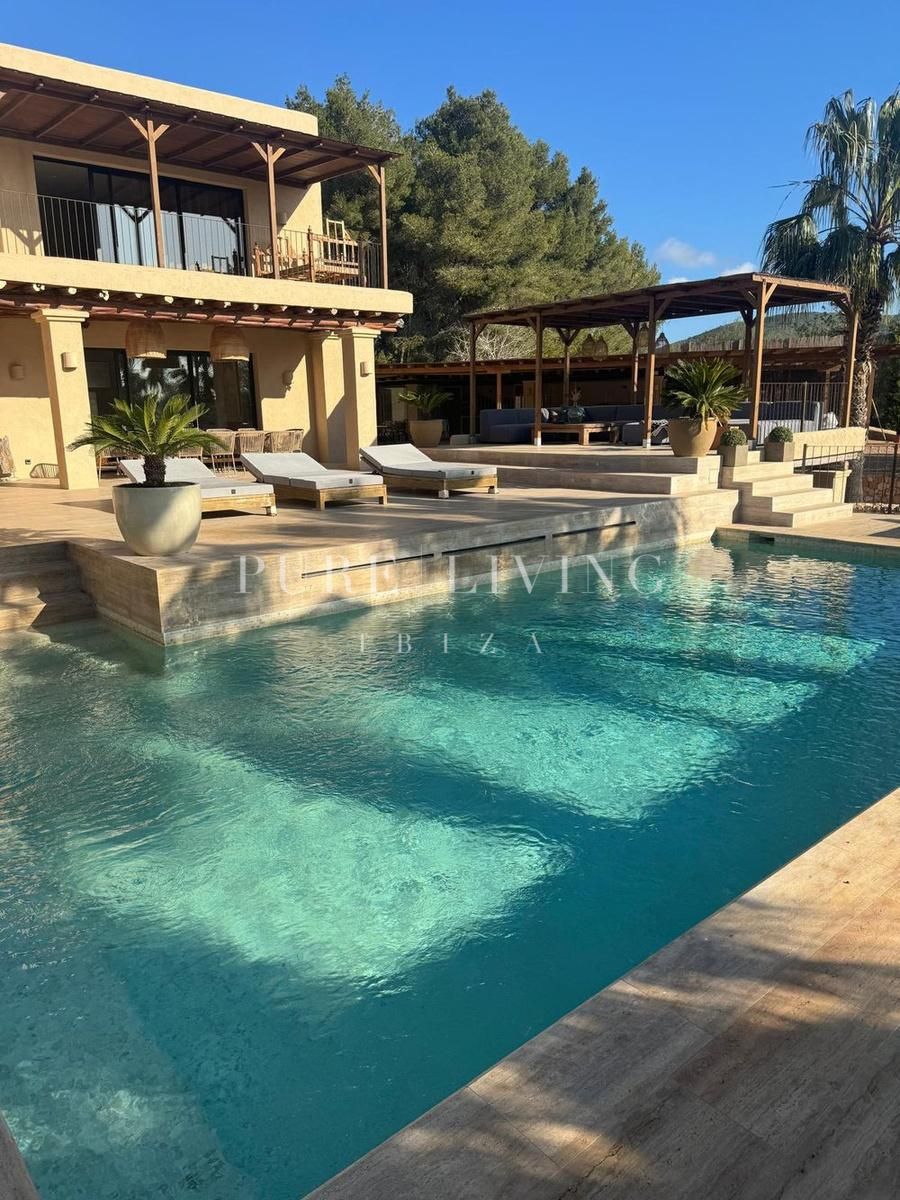 Villa for sale in Santa Eulalia del Río