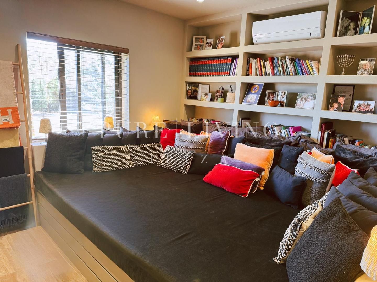 Villa for sale in Santa Eulalia del Río